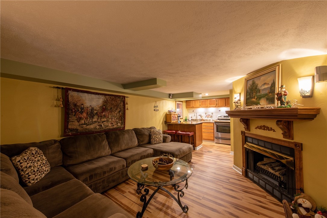 Allegheny Twp, Pennsylvania 15068, United States, 4 Bedrooms Bedrooms, ,3 BathroomsBathrooms,Residential,Contingent,216382