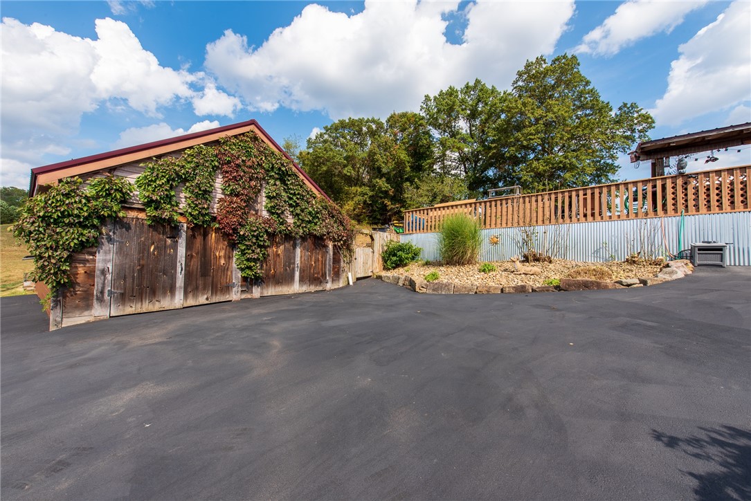 Allegheny Twp, Pennsylvania 15068, United States, 4 Bedrooms Bedrooms, ,3 BathroomsBathrooms,Residential,Contingent,216382