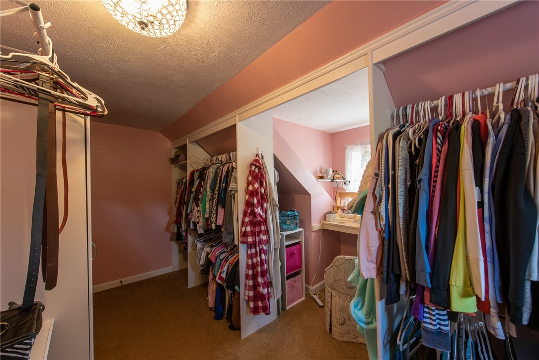 Allegheny Twp, Pennsylvania 15068, United States, 4 Bedrooms Bedrooms, ,3 BathroomsBathrooms,Residential,Contingent,216382