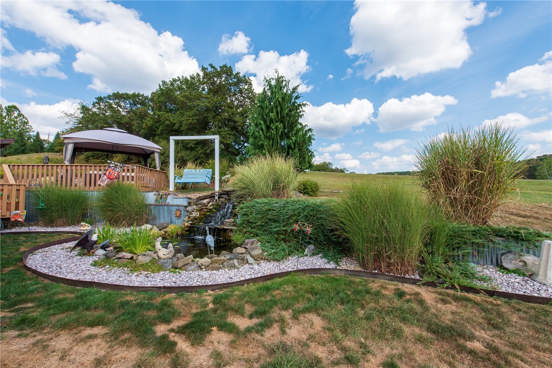 Allegheny Twp, Pennsylvania 15068, United States, 4 Bedrooms Bedrooms, ,3 BathroomsBathrooms,Residential,Contingent,216382