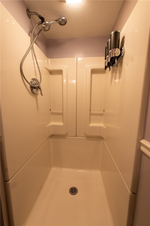 Allegheny Twp, Pennsylvania 15068, United States, 4 Bedrooms Bedrooms, ,3 BathroomsBathrooms,Residential,Contingent,216382