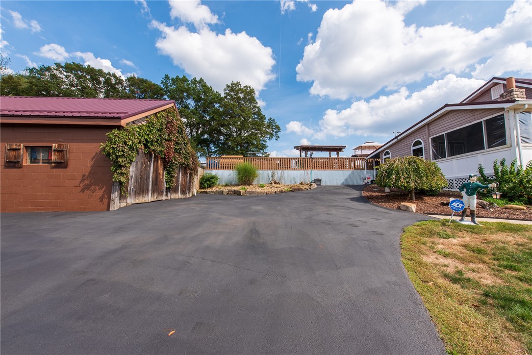 Allegheny Twp, Pennsylvania 15068, United States, 4 Bedrooms Bedrooms, ,3 BathroomsBathrooms,Residential,Contingent,216382