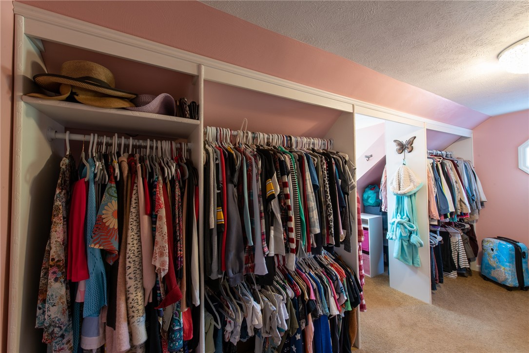 Allegheny Twp, Pennsylvania 15068, United States, 4 Bedrooms Bedrooms, ,3 BathroomsBathrooms,Residential,Contingent,216382