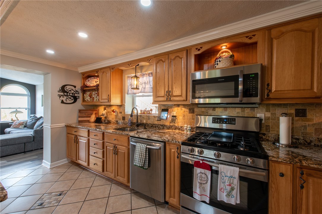 Allegheny Twp, Pennsylvania 15068, United States, 4 Bedrooms Bedrooms, ,3 BathroomsBathrooms,Residential,Contingent,216382