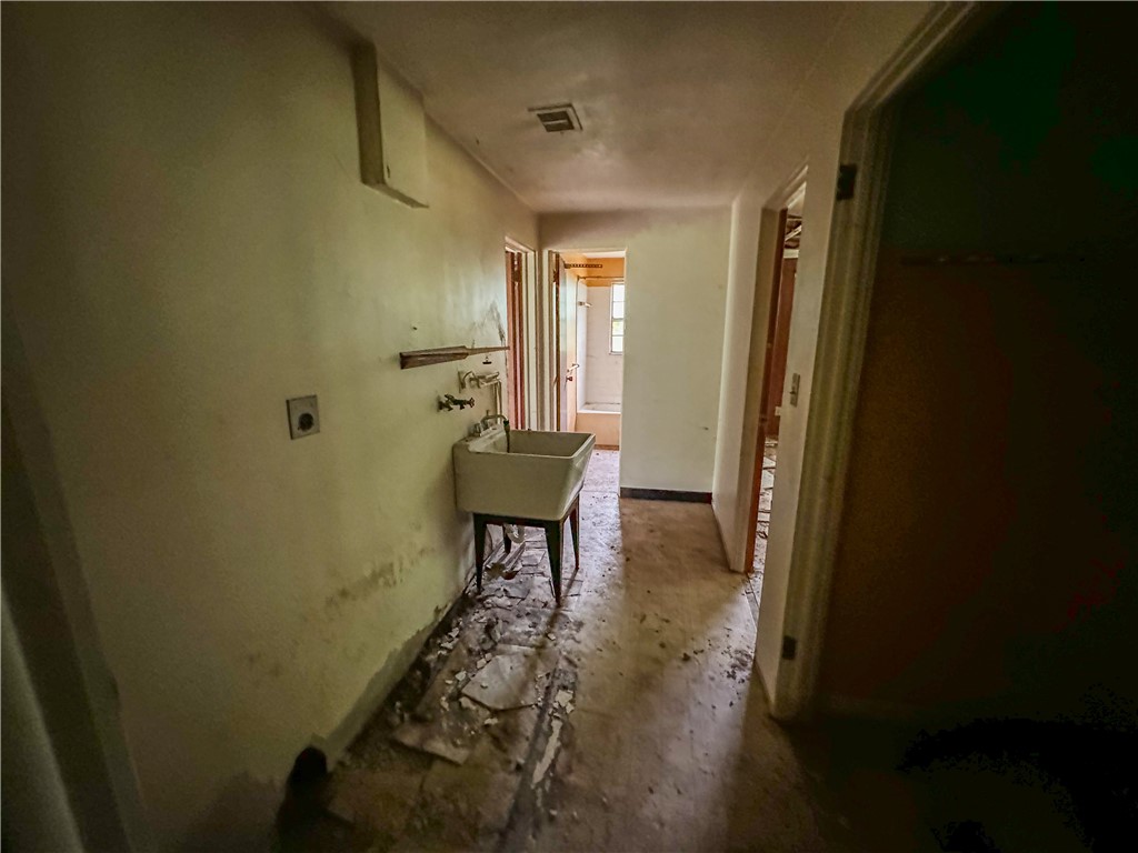 McCandless, Pennsylvania 15090, United States, 4 Bedrooms Bedrooms, ,4 BathroomsBathrooms,Residential,Pending,150447