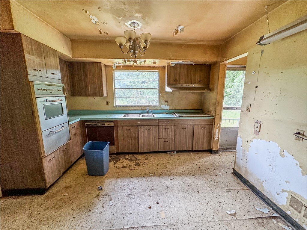 McCandless, Pennsylvania 15090, United States, 4 Bedrooms Bedrooms, ,4 BathroomsBathrooms,Residential,Pending,150447