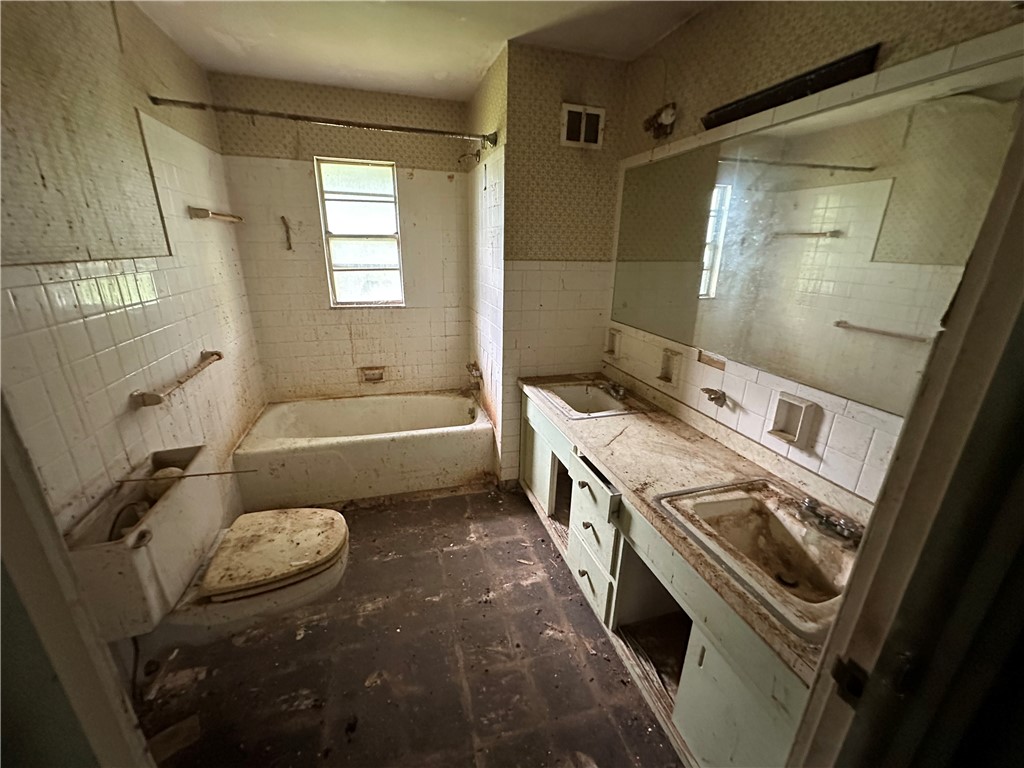 McCandless, Pennsylvania 15090, United States, 4 Bedrooms Bedrooms, ,4 BathroomsBathrooms,Residential,Pending,150447