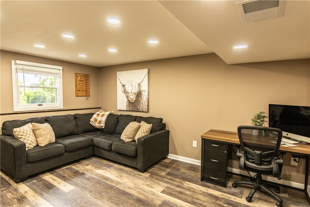 Center Twp - But, Pennsylvania 16001, United States, 3 Bedrooms Bedrooms, ,2 BathroomsBathrooms,Residential,Contingent,141610