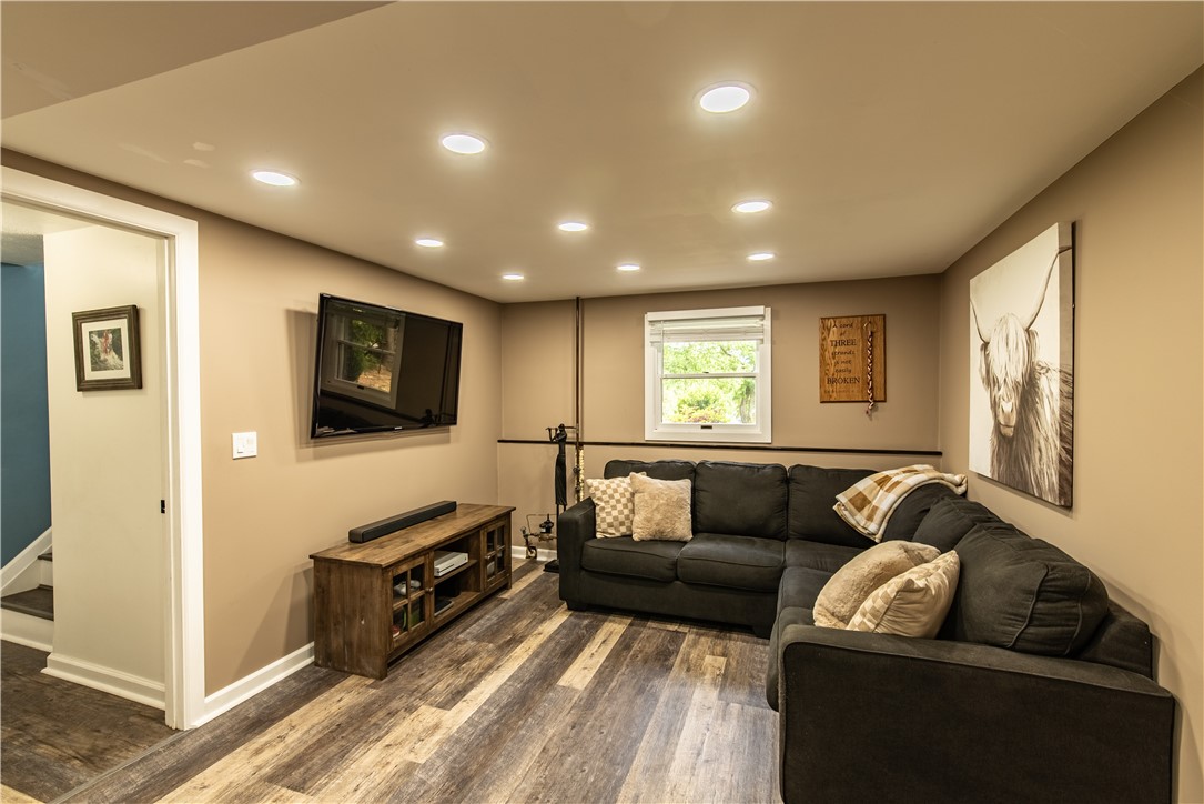 Center Twp - But, Pennsylvania 16001, United States, 3 Bedrooms Bedrooms, ,2 BathroomsBathrooms,Residential,Contingent,141610