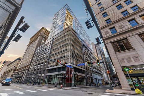 Photo of 350 Oliver Ave #1201, Pittsburgh, PA 15222 (MLS # 1725391)