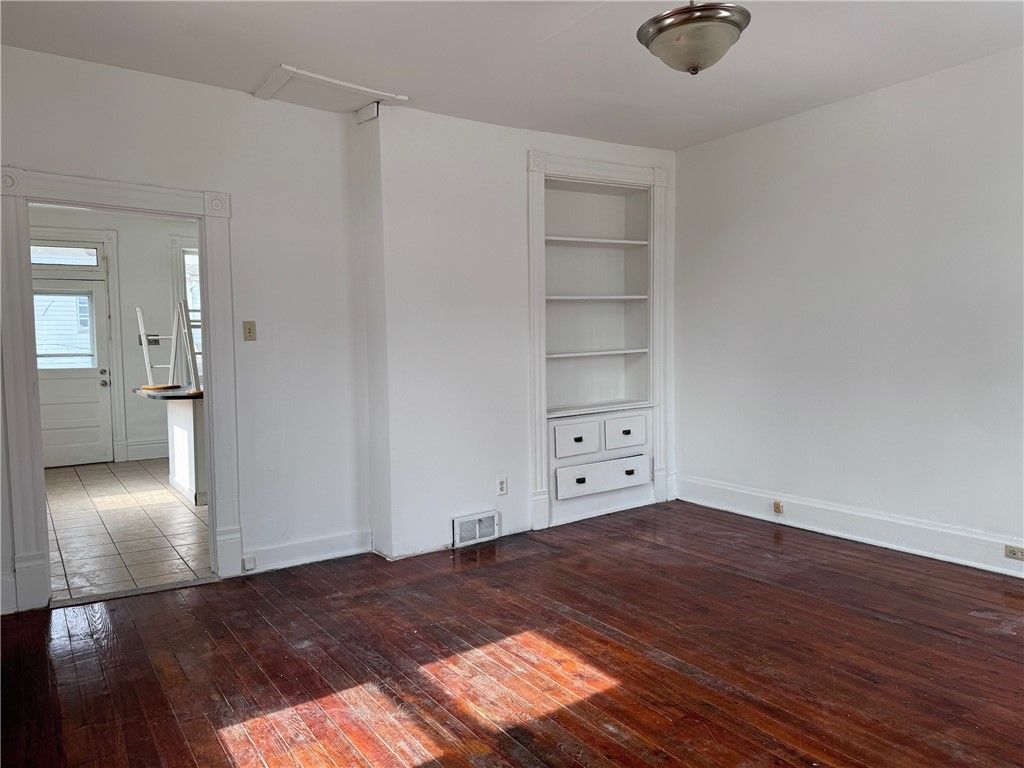 Photo of 417 5th Street, Donora, PA 15033 (MLS # 1749496)