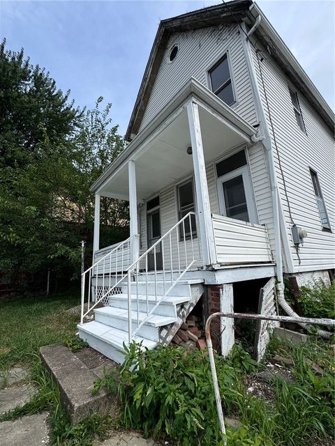 Photo of 417 5th Street, Donora, PA 15033 (MLS # 1749496)