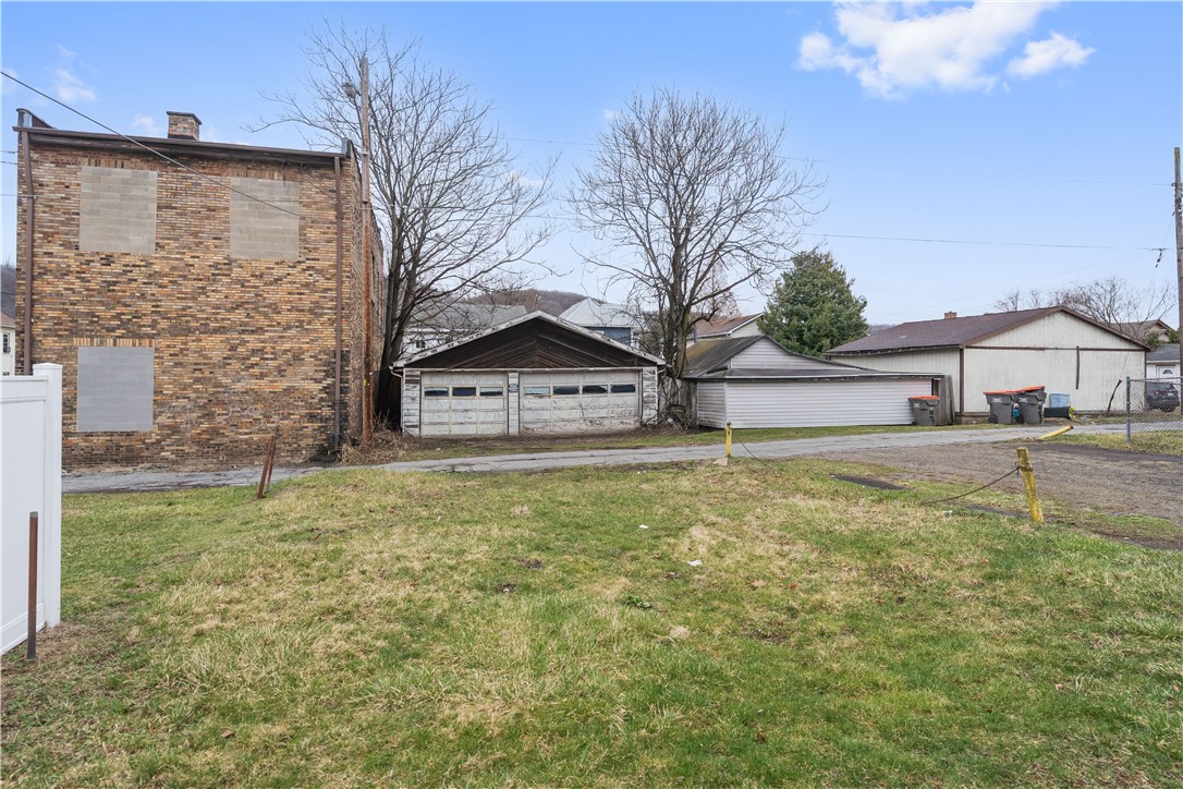 2424 9th Ave Ave, Beaver Falls, Pennsylvania image 27