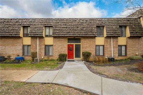 Photo of 410 Abbeyville Rd #D, Pittsburgh, PA 15228 (MLS # 1733490)