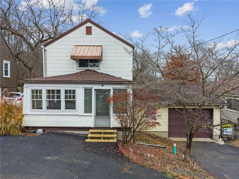 Photo of 128 Lily St, Apollo, PA 15613 (MLS # 1731689)