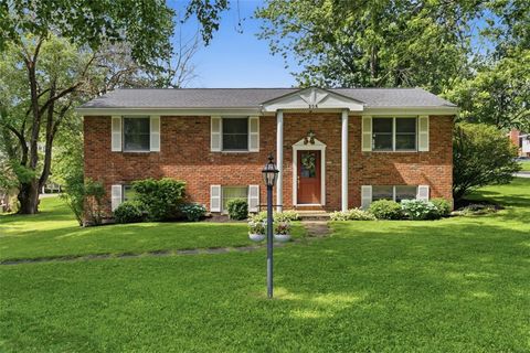 Homes For Sale - 208 Parkwood Circle Cir<br/> Cecil, PA 15317