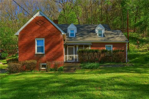 Photo of 687 Valley Rd, Ambridge, PA 15003 (MLS # 1751038)