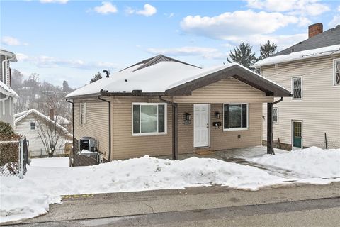 2652 Ivyglen St Overbrook PA 15227