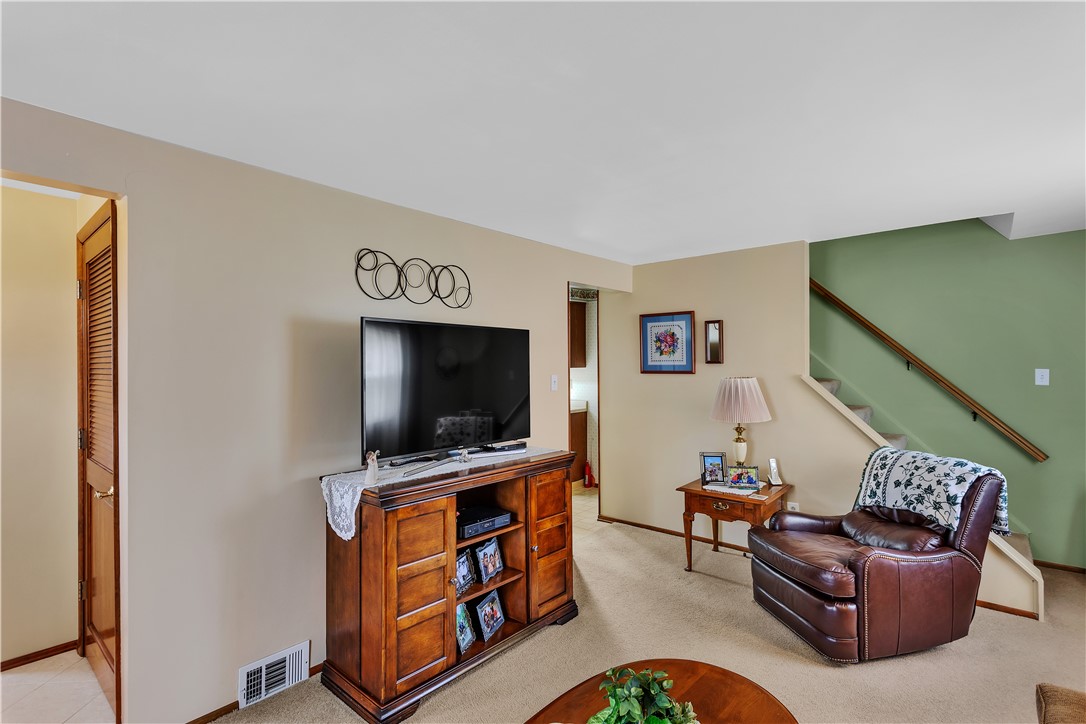 5752 Wilson Drive Dr, Bethel Park, Pennsylvania image 3