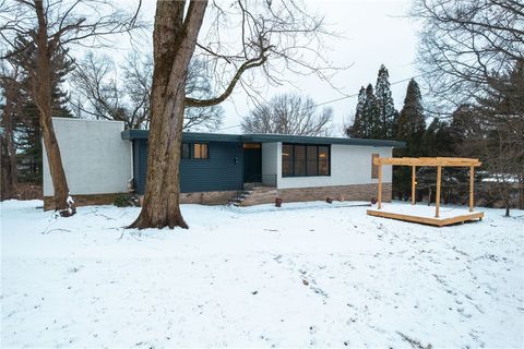 Photo of 203 N Grandview Dr, Pittsburgh, PA 15215 (MLS # 1735844)