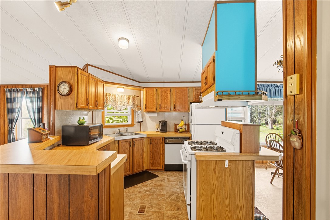 Summit Twp, Pennsylvania 15552, United States, 4 Bedrooms Bedrooms, ,2 BathroomsBathrooms,Residential,Active,223150