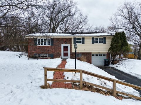 Photo of 2962 Manorview Cir, Allison Park, PA 15101 (MLS # 1736732)