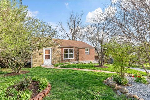 208 Creston Dr West Mifflin PA 15122