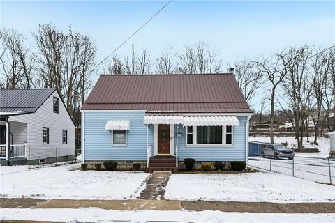 Photo of 1024 N Mckean St, Kittanning, PA 16201 (MLS # 1737840)