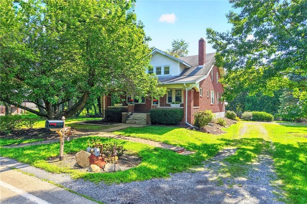 1818 MIDDLE RD, GLENSHAW, PA 15116 - Image b00db0bcf56559f51a52f84c48e4bdc0/267766105