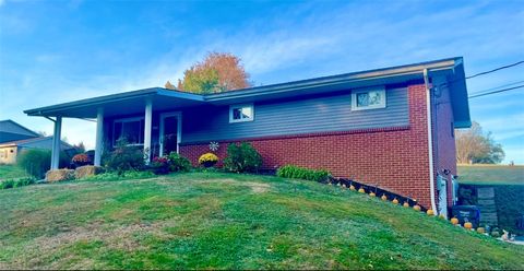 Photo of 605 Fleming Rd, Sarver, PA 16055 (MLS # 1726287)