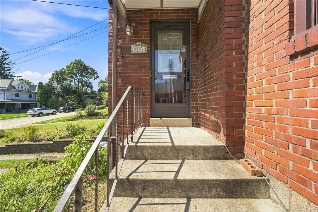 233 Adeline Ave