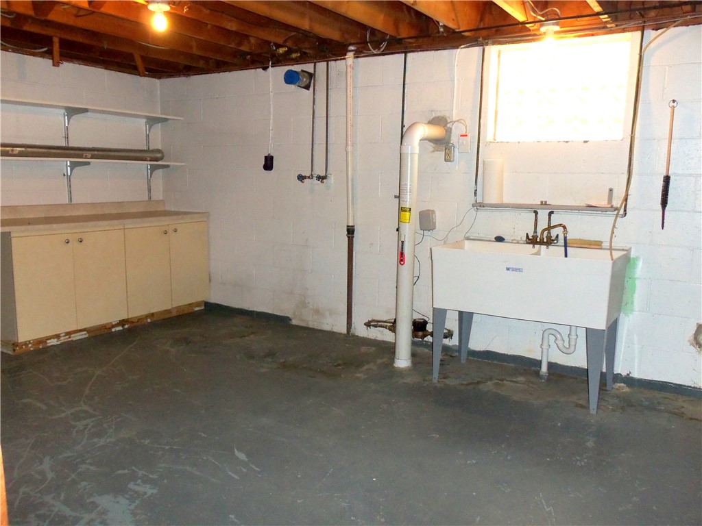 Smith, Pennsylvania 15021, United States, 3 Bedrooms Bedrooms, ,2 BathroomsBathrooms,Residential,Pending,155155