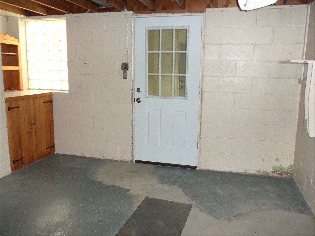 Smith, Pennsylvania 15021, United States, 3 Bedrooms Bedrooms, ,2 BathroomsBathrooms,Residential,Pending,155155