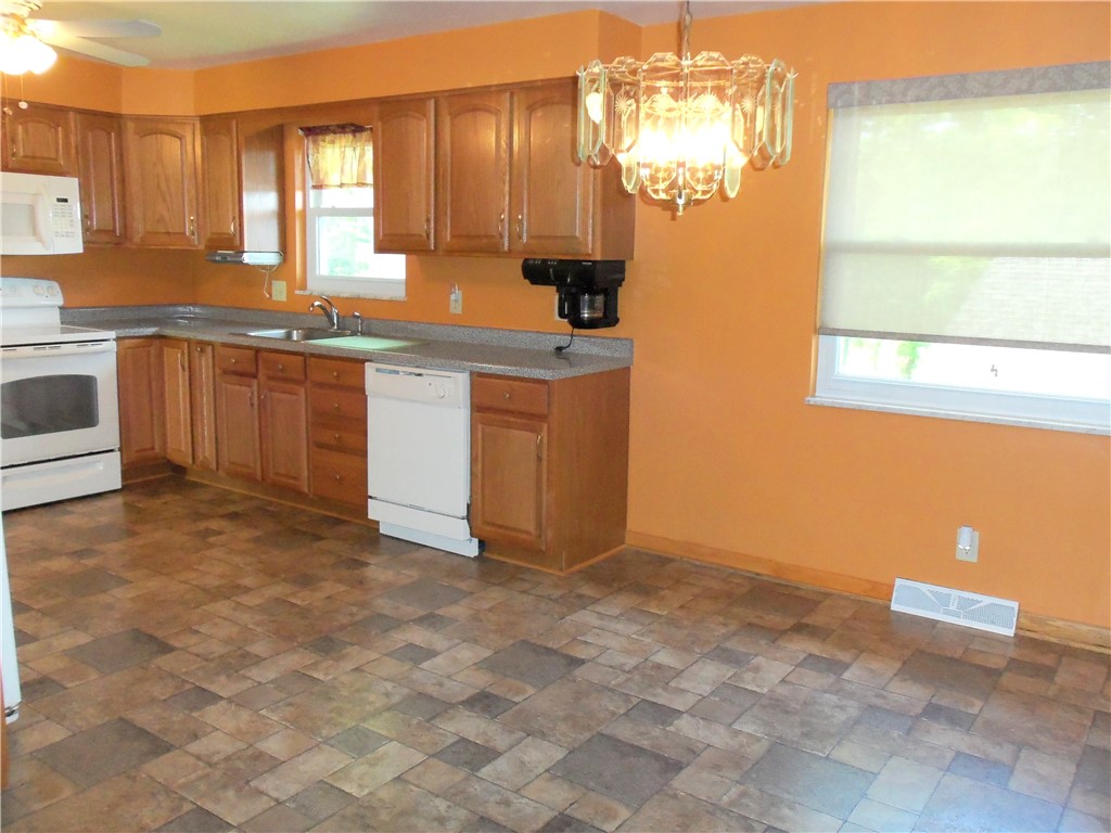 Smith, Pennsylvania 15021, United States, 3 Bedrooms Bedrooms, ,2 BathroomsBathrooms,Residential,Pending,155155