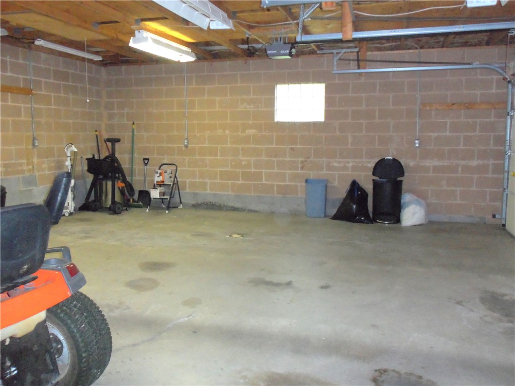 Smith, Pennsylvania 15021, United States, 3 Bedrooms Bedrooms, ,2 BathroomsBathrooms,Residential,Pending,155155