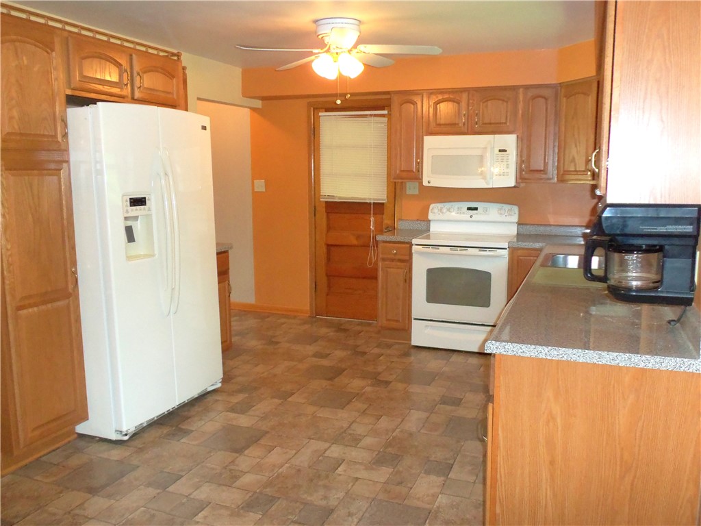 Smith, Pennsylvania 15021, United States, 3 Bedrooms Bedrooms, ,2 BathroomsBathrooms,Residential,Pending,155155