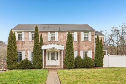 Photo of 2007 Garrick Dr, Pittsburgh, PA 15235 (MLS # 1736663)