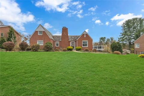 Photo of 125 Oakville Rd, Beaver Falls, PA 15010 (MLS # 1730702)