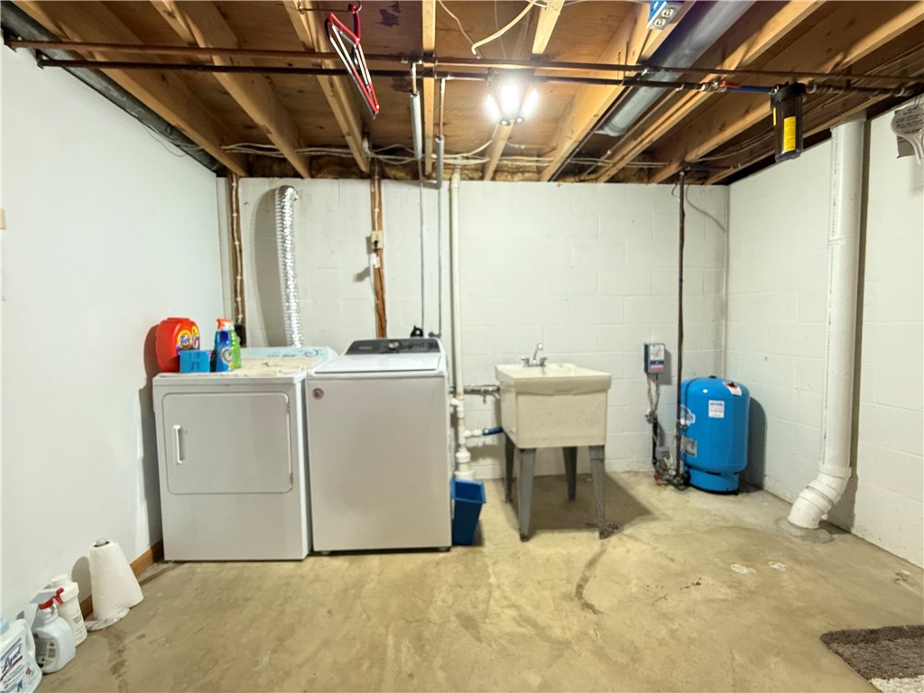 Hempfield Twp, Pennsylvania 16125, United States, 3 Bedrooms Bedrooms, ,2 BathroomsBathrooms,Residential,Active,234608