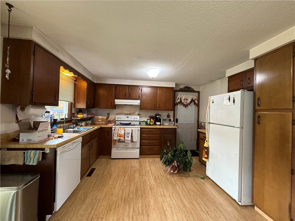 Hempfield Twp, Pennsylvania 16125, United States, 3 Bedrooms Bedrooms, ,2 BathroomsBathrooms,Residential,Active,234608