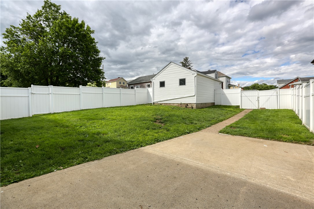 Aliquippa, Pennsylvania 15001, United States, 2 Bedrooms Bedrooms, ,2 BathroomsBathrooms,Residential,Contingent,138225