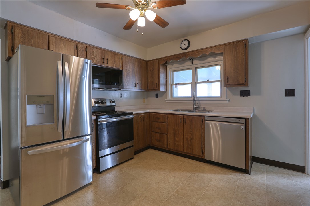 Aliquippa, Pennsylvania 15001, United States, 2 Bedrooms Bedrooms, ,2 BathroomsBathrooms,Residential,Contingent,138225