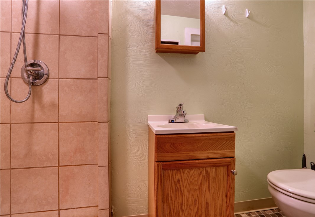 Aliquippa, Pennsylvania 15001, United States, 2 Bedrooms Bedrooms, ,2 BathroomsBathrooms,Residential,Contingent,138225