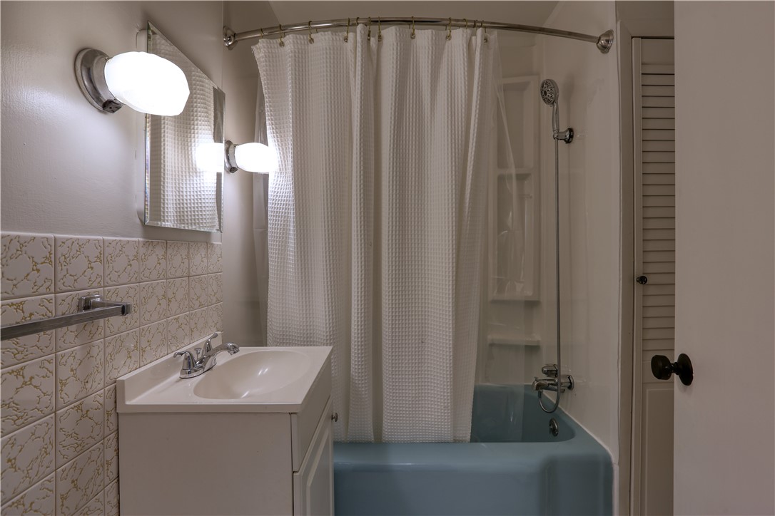 Aliquippa, Pennsylvania 15001, United States, 2 Bedrooms Bedrooms, ,2 BathroomsBathrooms,Residential,Contingent,138225