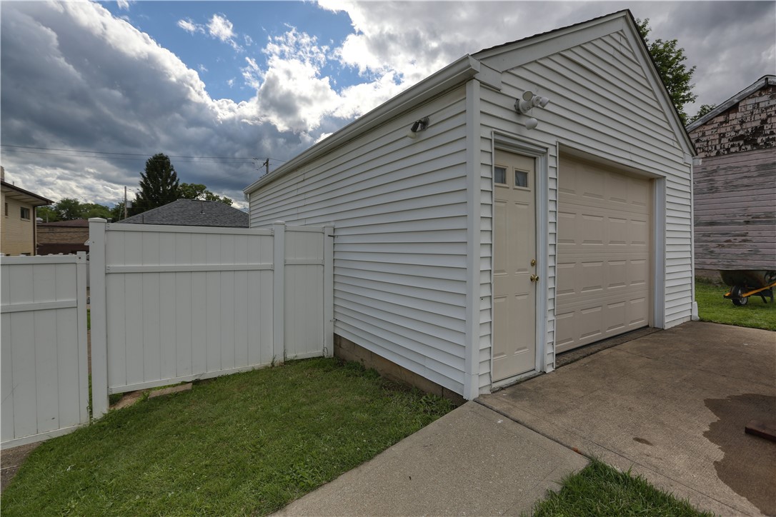 Aliquippa, Pennsylvania 15001, United States, 2 Bedrooms Bedrooms, ,2 BathroomsBathrooms,Residential,Contingent,138225