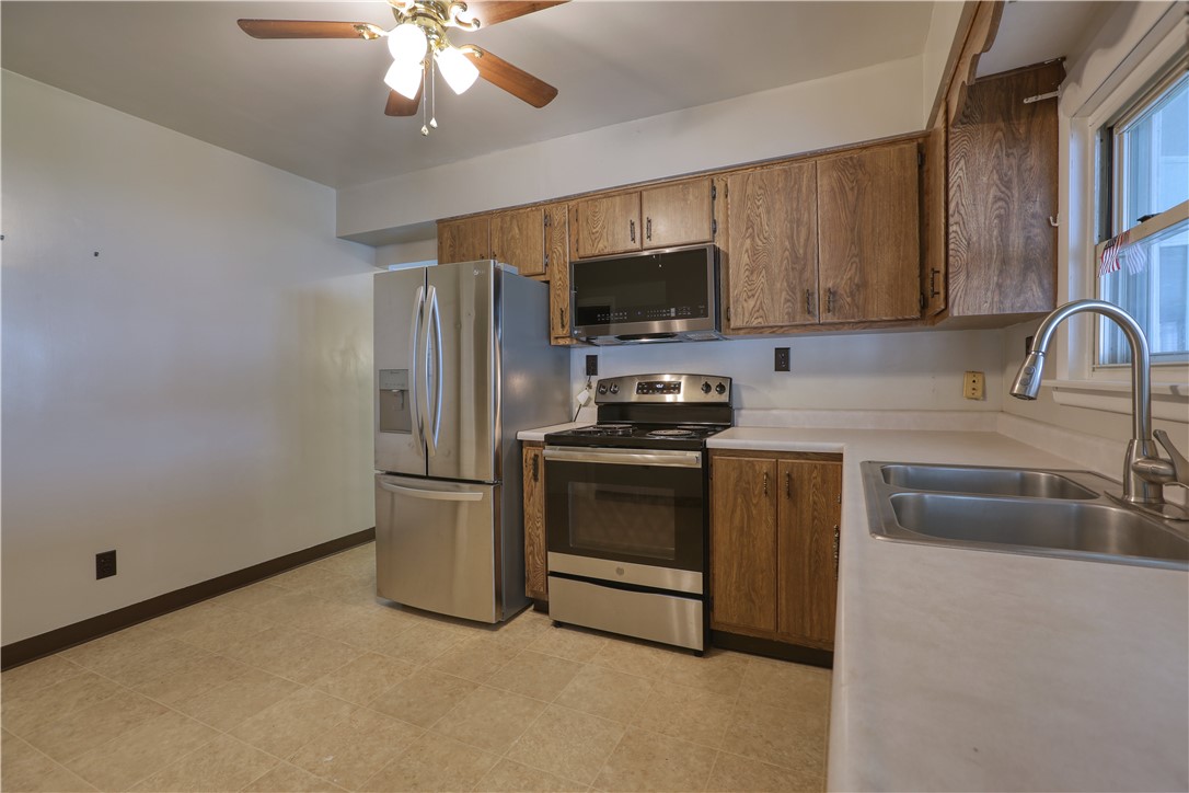 Aliquippa, Pennsylvania 15001, United States, 2 Bedrooms Bedrooms, ,2 BathroomsBathrooms,Residential,Contingent,138225