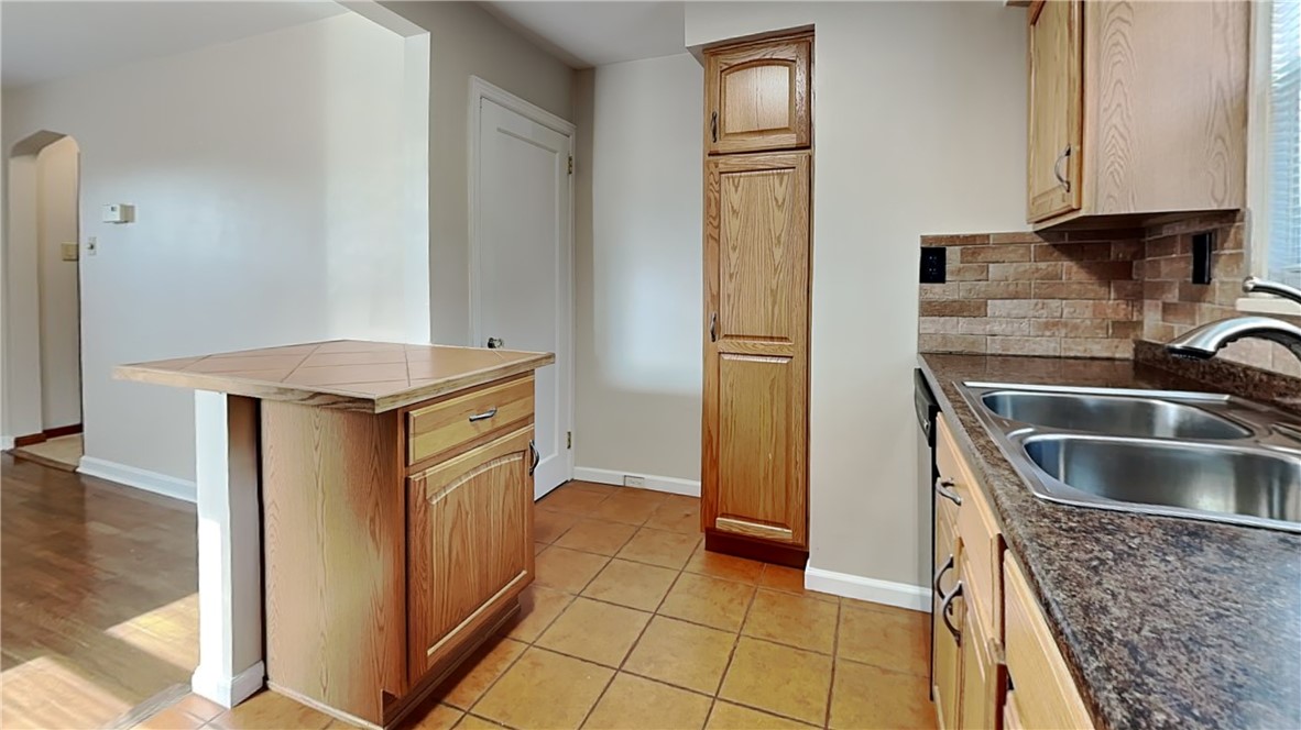 3249 Shadyway Dr, Brentwood, Pennsylvania image 14