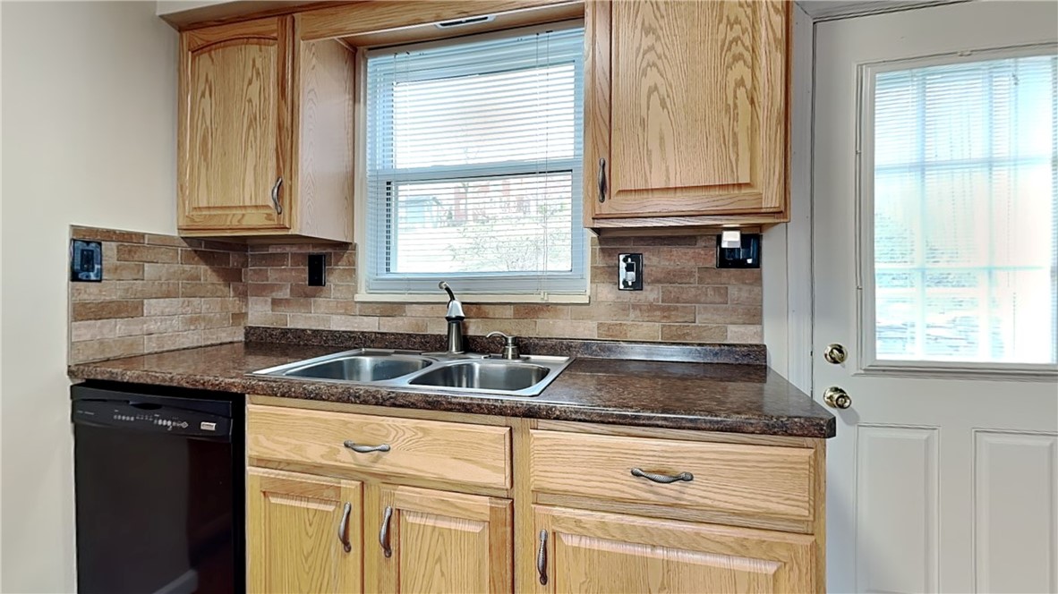 3249 Shadyway Dr, Brentwood, Pennsylvania image 13
