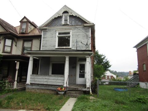 Photo of 223 N 2nd St, Jeannette, PA 15644 (MLS # 1764307)