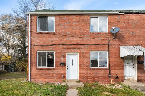 Photo of 5401 Wilson Ct, Clairton, PA 15025 (MLS # 1730243)